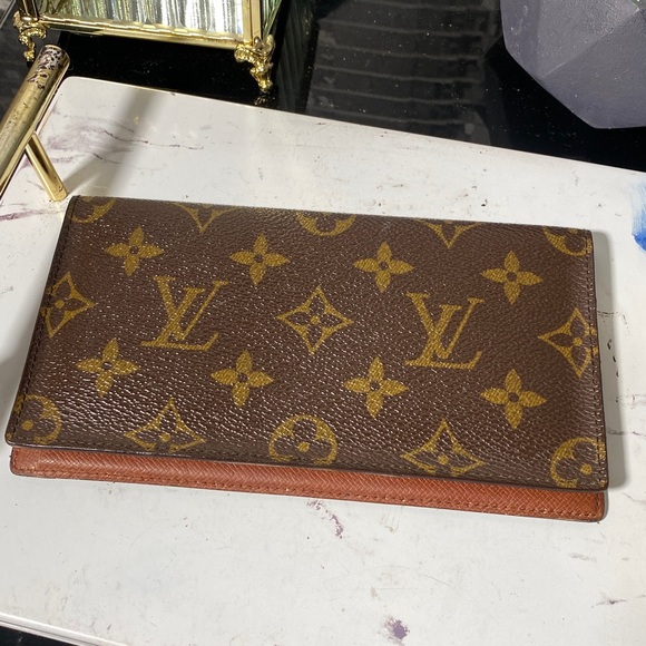 Authentic Louis Vuitton Vintage Malletier Monogram Checkbook Wallet - Picture 12 of 12